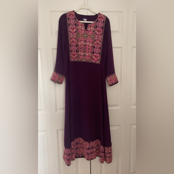 Thobe tatreez with gems Palestinian - Picture 1 of 3